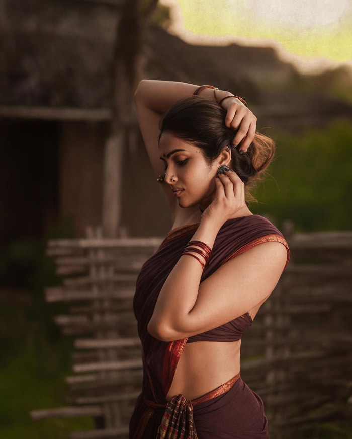 \"Captivating Divi Vadthya in Stunning Images - Latest Trending Hashtags\"