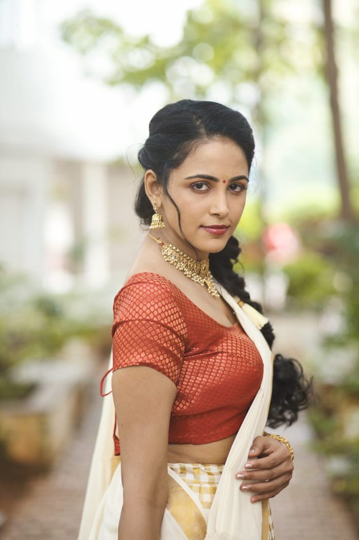 \"Dive into the world of glamour with the latest sizzling images of Subiksha. Discover the hottest trends and timeless beauty in these captivating photographs. #Subiksha #GlamourPhotography #SizzlingImages #TrendingBeauty\"