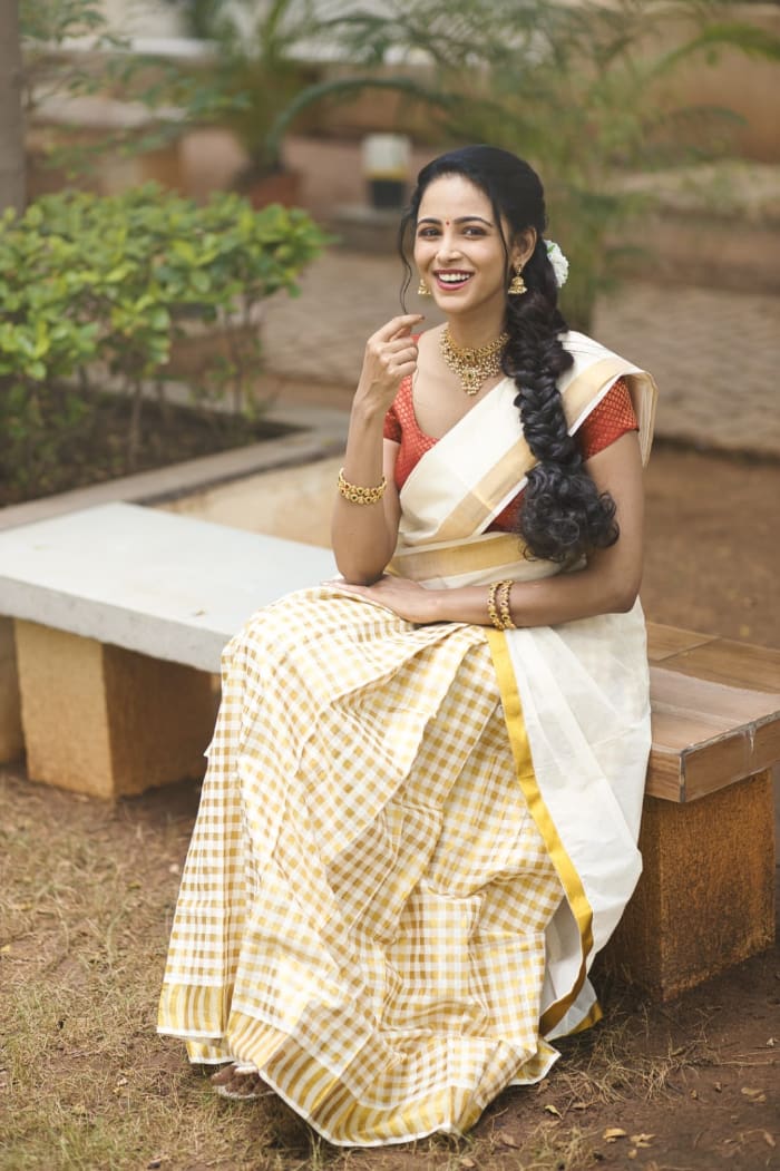 \"Dive into the world of glamour with the latest sizzling images of Subiksha. Discover the hottest trends and timeless beauty in these captivating photographs. #Subiksha #GlamourPhotography #SizzlingImages #TrendingBeauty\"