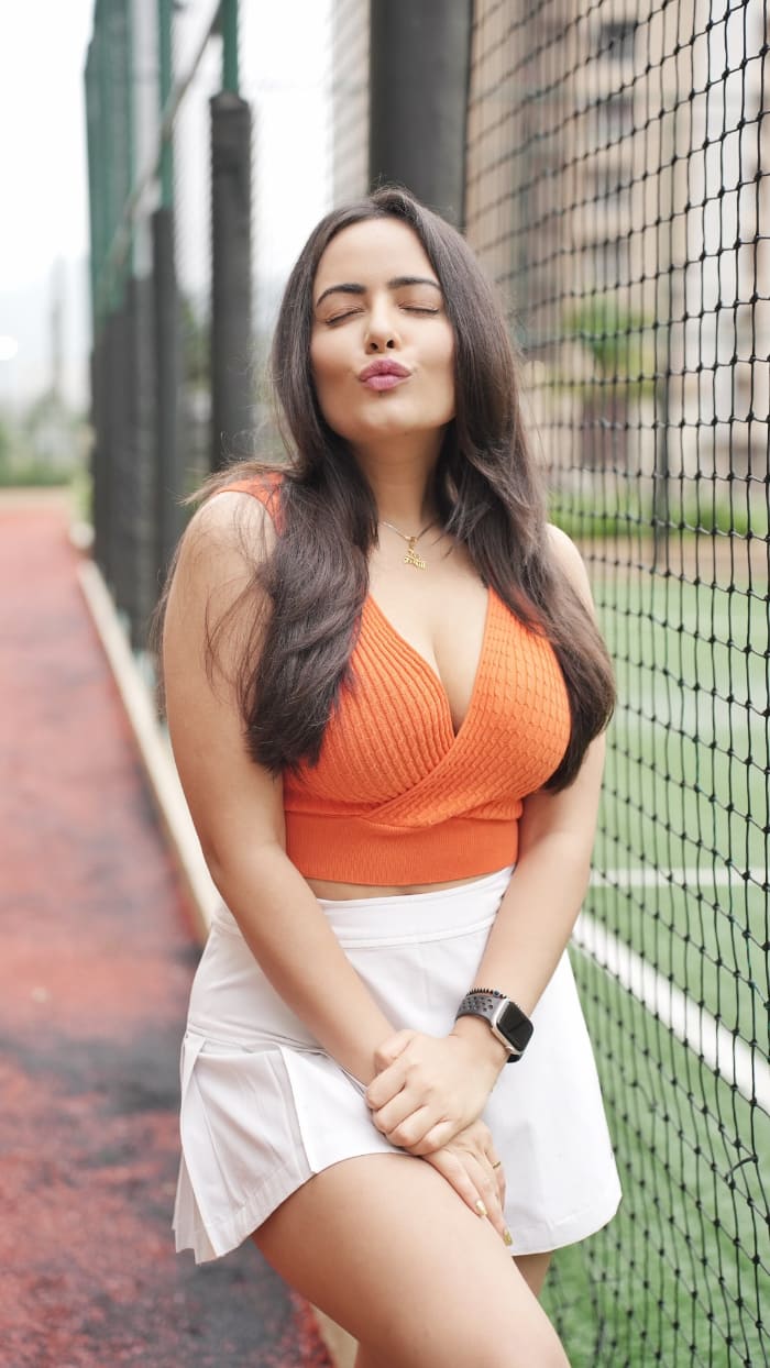 \"Explore the mesmerizing world of Aanchal Munjal through these stunning stills. Witness her beauty and grace in every frame as she captivates hearts. Don't miss out on the latest trending #AanchalMunjal #GlamourShots #BeautyInFrames\"