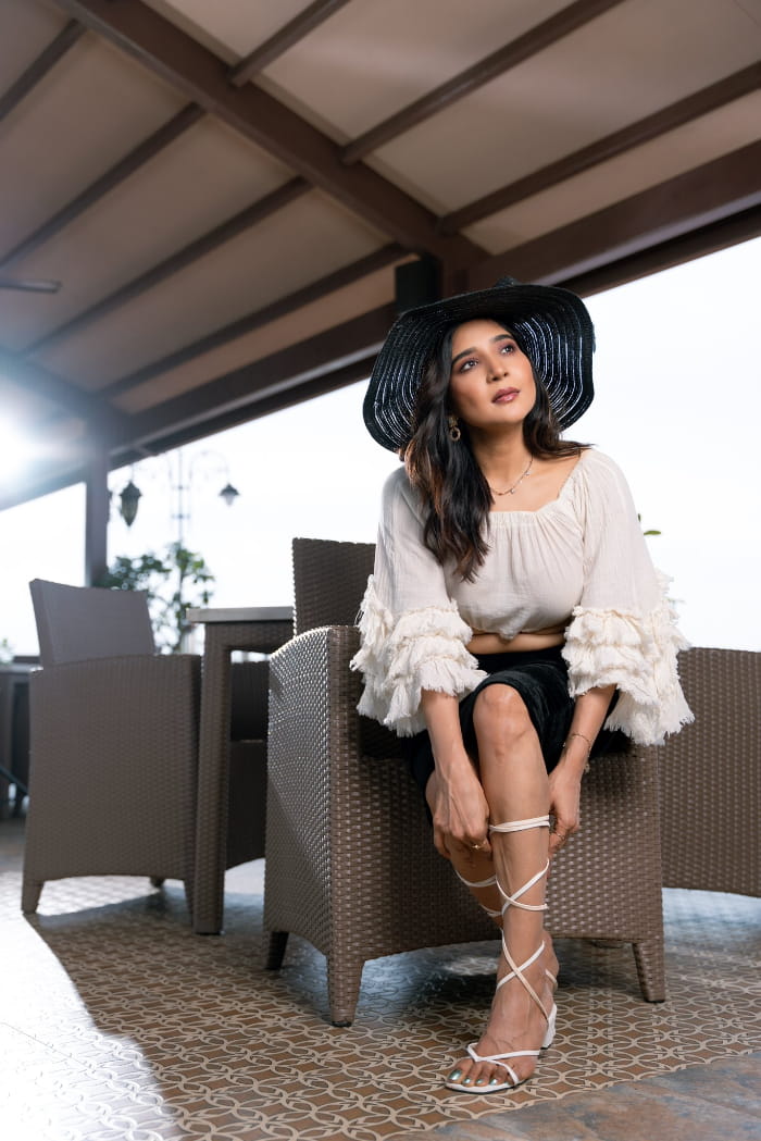 \"Explore the hottest and most recent pictures of Sakshi Agarwal in our exclusive image gallery. Don't miss out on the latest trends in Sakshi Agarwal's photoshoots. #SakshiAgarwal #LatestImages #CelebrityPhotos #TrendingPics\"