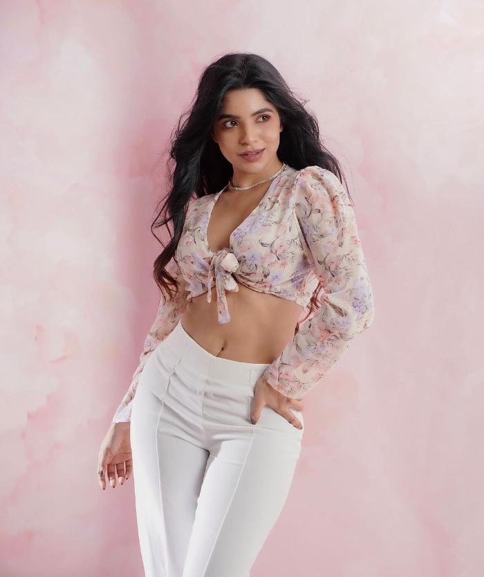 \"Stunning Snapshots: Divya Bharathi's Latest Clicks in Trendy #DivyaBharathiMoments\"