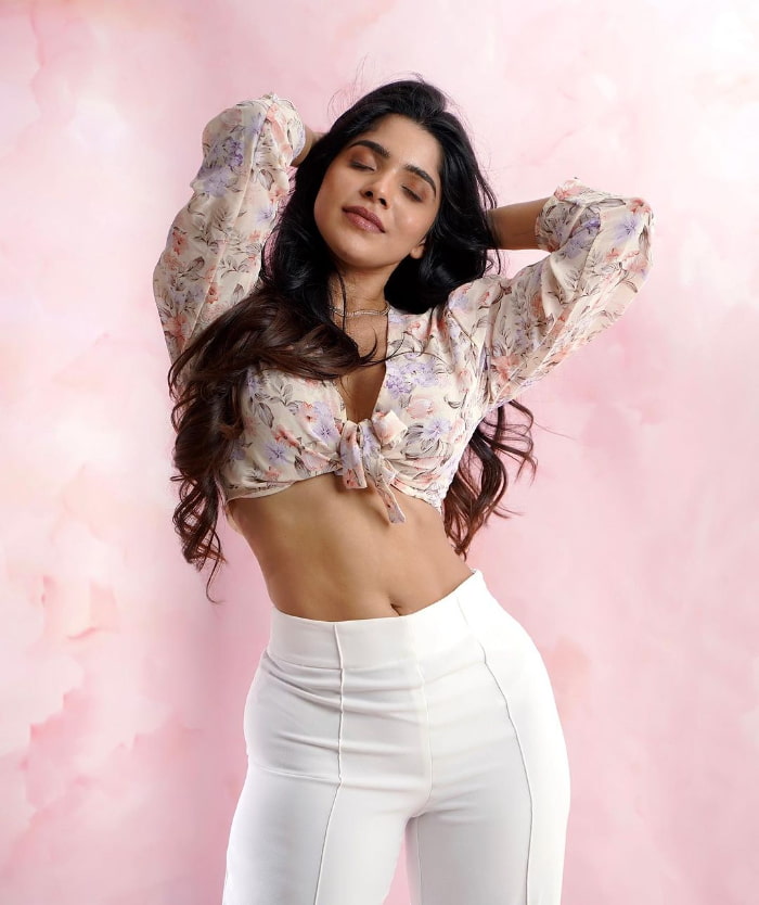 \"Stunning Snapshots: Divya Bharathi's Latest Clicks in Trendy #DivyaBharathiMoments\"