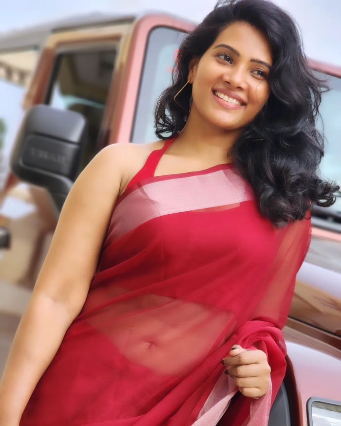 \"Explore the mesmerizing stills of Dhivya Duraisamy, featuring the hottest trending moments. Don't miss these stunning visuals! #DhivyaDuraisamy #TrendingStills #CaptivatingMoments\"
