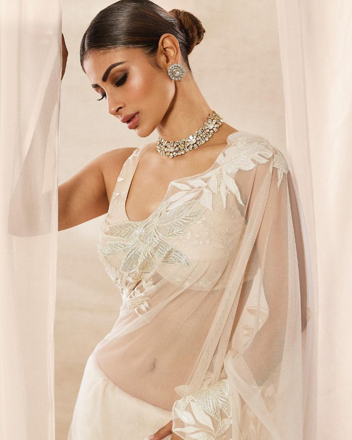 \"Explore the enchanting beauty of Mouni Roy in her latest stills. Discover her timeless charm and elegance in these trending photographs. #MouniRoy #BollywoodBeauty #StunningStills #CelebrityPhotos\"