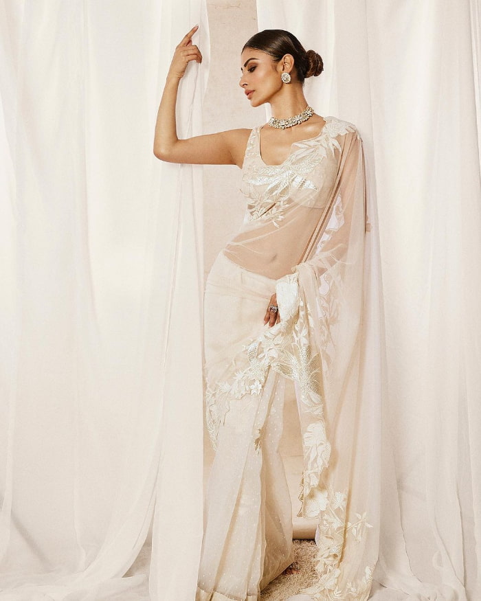 \"Explore the enchanting beauty of Mouni Roy in her latest stills. Discover her timeless charm and elegance in these trending photographs. #MouniRoy #BollywoodBeauty #StunningStills #CelebrityPhotos\"