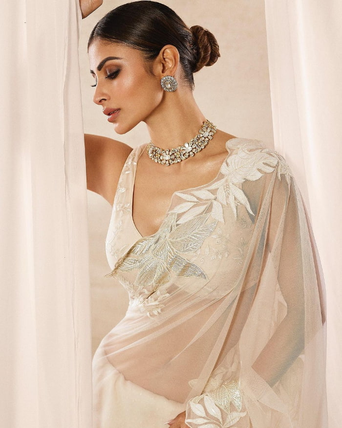 \"Explore the enchanting beauty of Mouni Roy in her latest stills. Discover her timeless charm and elegance in these trending photographs. #MouniRoy #BollywoodBeauty #StunningStills #CelebrityPhotos\"