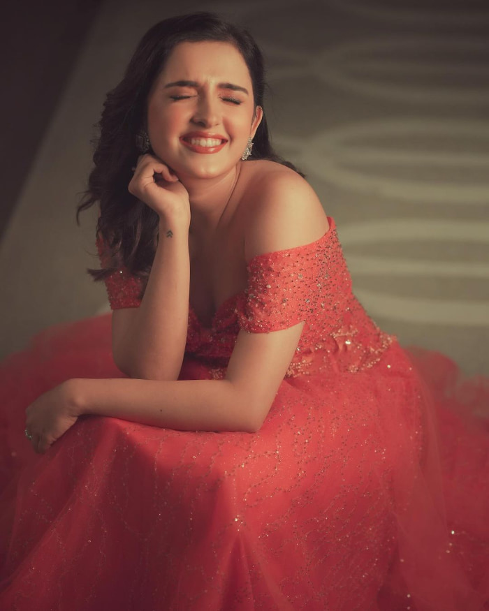 \"Discover the mesmerizing stills of the talented Shirley Setia, showcasing her beauty and charisma. Get lost in the world of this incredible artist as we bring you the latest stunning photos. #ShirleySetia #StunningShots #VisualDelight\"