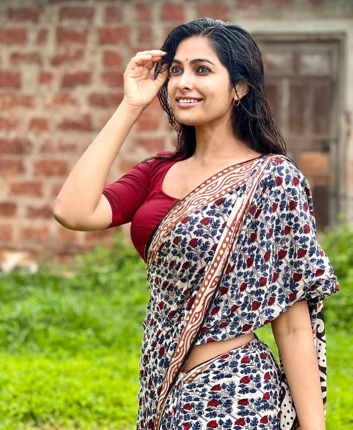 \"Explore the latest enchanting photographs of Divi Vadthya, the rising star in the world of entertainment. Dive into her mesmerizing moments and discover why she's making waves. #DiviVadthya #TrendingStar #Entertainment #CharmingStills\"