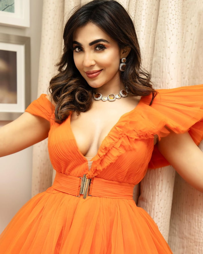 \"Explore the most recent and captivating pictures of Parvathy Nair. Dive into a world of beauty and grace with the latest images of this talented actress. #ParvathyNair #LatestPhotos #CelebrityPics\"