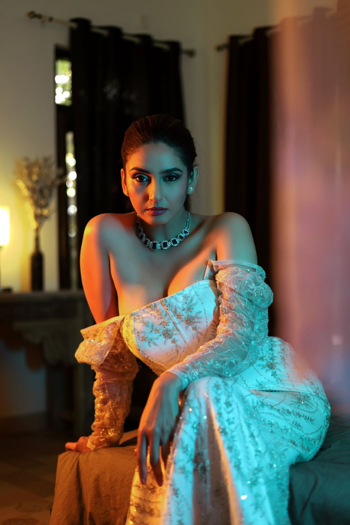 \"Trending Hashtags and Stunning Snapshots: Ragini Dwivedi's Sizzling Photos\"