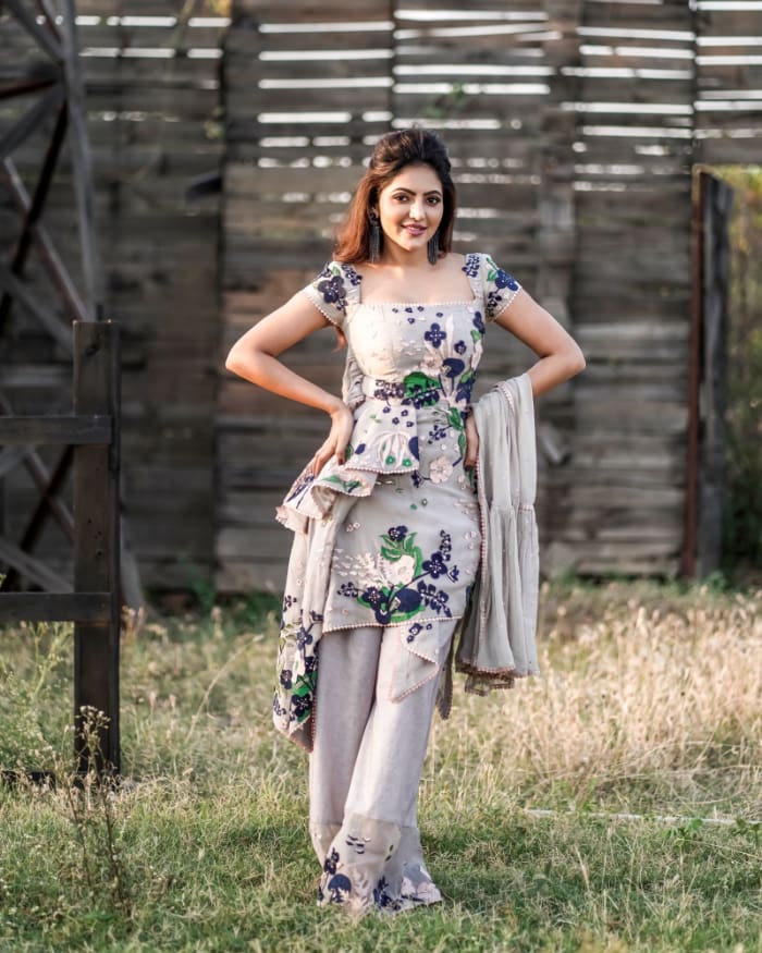  \"Discover the most recent and stunning images of Athulya Ravi. Dive into the world of trending snapshots featuring this talented star. #AthulyaRavi #LatestPhotos #TrendingImages\"