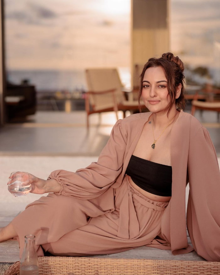 \"Explore the latest sizzling images of Sonakshi Sinha, Bollywood's reigning diva, as she dazzles in her stylish best. Don't miss out on these trending pictures! #SonakshiSinha #BollywoodDiva #SizzlingPhotos #FashionGoals\"