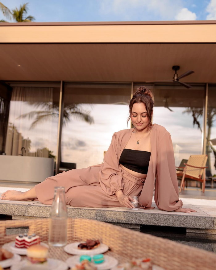 \"Explore the latest sizzling images of Sonakshi Sinha, Bollywood's reigning diva, as she dazzles in her stylish best. Don't miss out on these trending pictures! #SonakshiSinha #BollywoodDiva #SizzlingPhotos #FashionGoals\"