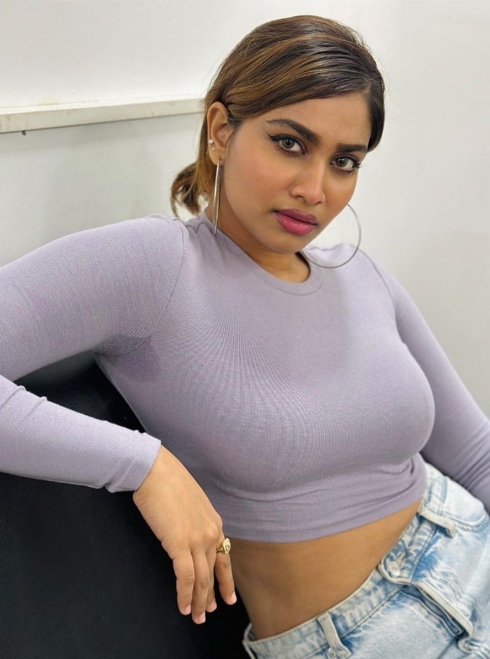 \"Captivating Photos of Shivani Narayanan: The Latest Trending Stills\"