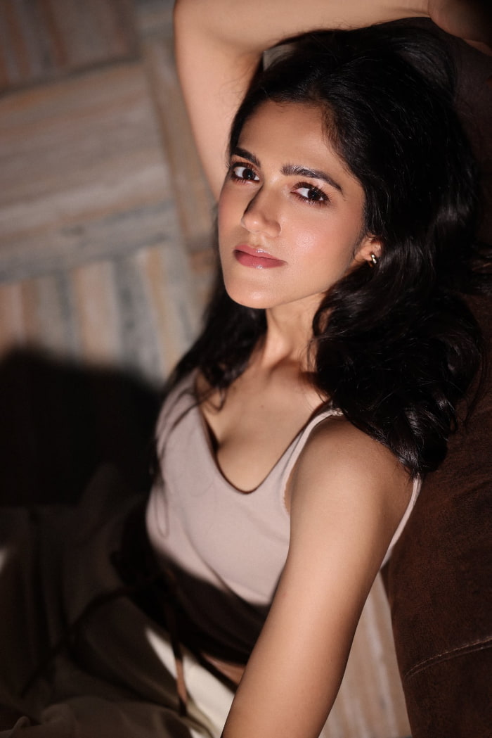 \"Stunning Pictures of Simran Choudhary: A Visual Delight 