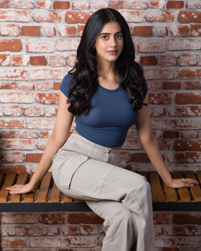 \"Get captivated by the latest, breathtaking photos of Gehna Sippy. Explore her beauty in these fresh snapshots. #GehnaSippy #NewPhotos #TrendingBeauty #CelebClicks\"