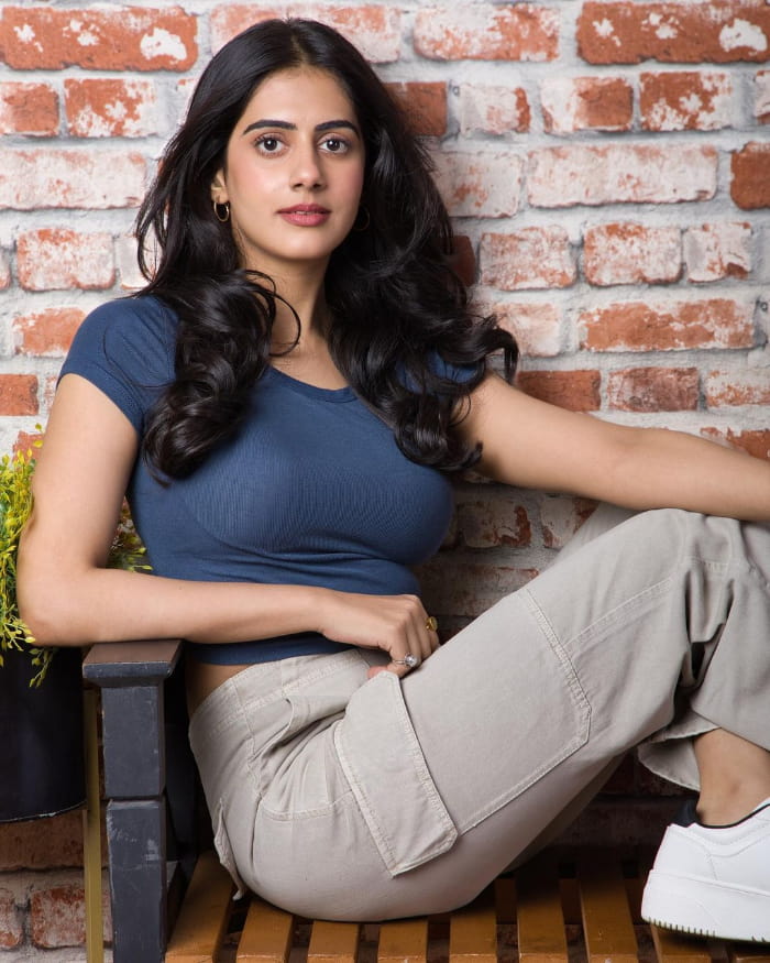 \"Get captivated by the latest, breathtaking photos of Gehna Sippy. Explore her beauty in these fresh snapshots. #GehnaSippy #NewPhotos #TrendingBeauty #CelebClicks\"