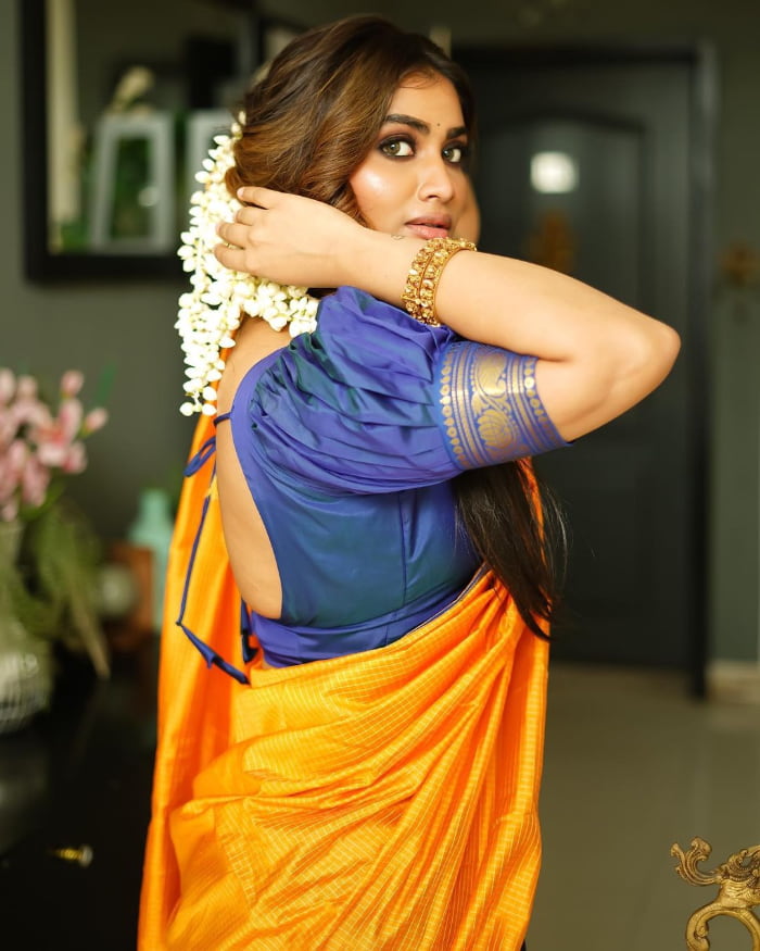 \"Stunning Shivani Narayanan Photos: A Visual Delight for Fans\"