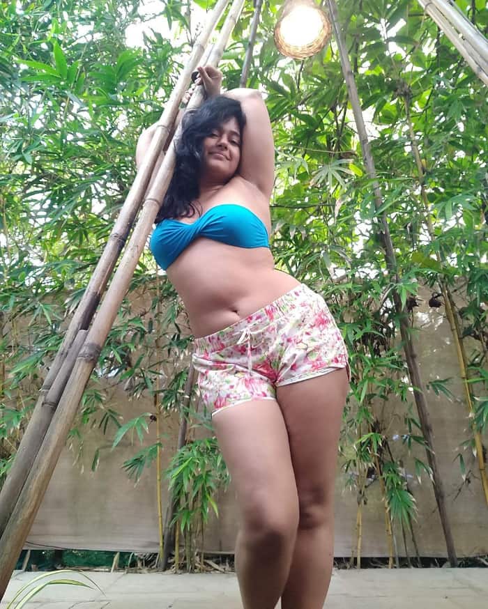 \"Discover the exquisite beauty of Poonam Bajwa through these stunning stills. Embrace her timeless elegance and charm in the latest trending images. #PoonamBajwa #StunningStills #Elegance #TrendingPhotos\"