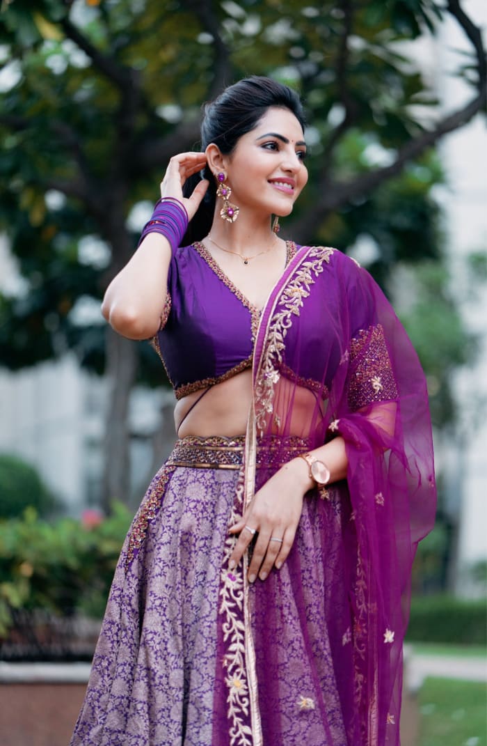 \"Explore the hottest and most captivating images of the sensational Athulya Ravi! Don't miss out on these trending snapshots of the talented actress. #AthulyaRavi #SizzlingPics #TrendingImages #StunningVisuals\"