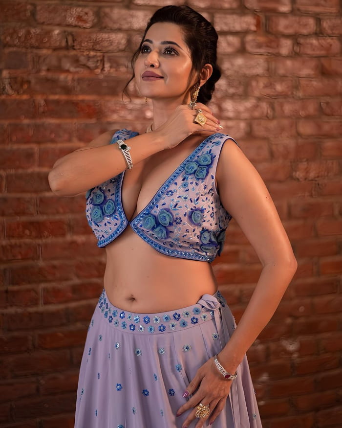 \"Explore the latest captivating images of Ridheema Tiwary, setting trends with her mesmerizing photos. Discover her incredible beauty and style. #RidheemaTiwary #FashionPhotography #TrendingBeauty #Glamour\"