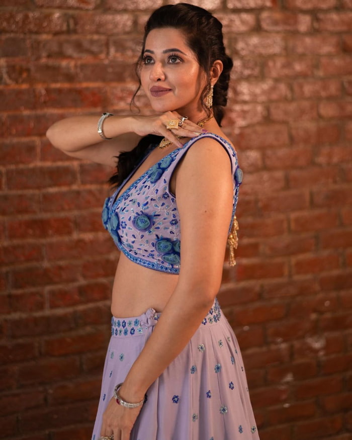 \"Explore the latest captivating images of Ridheema Tiwary, setting trends with her mesmerizing photos. Discover her incredible beauty and style. #RidheemaTiwary #FashionPhotography #TrendingBeauty #Glamour\"
