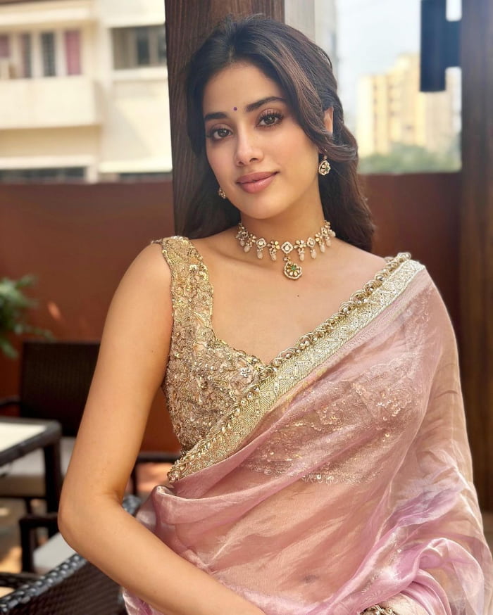 \"Explore the latest and most stunning photos of Janhvi Kapoor in this exclusive gallery. Discover the beauty and charm of this Bollywood sensation. #JanhviKapoor #LatestPhotos #CelebrityGallery #BollywoodBeauty\"