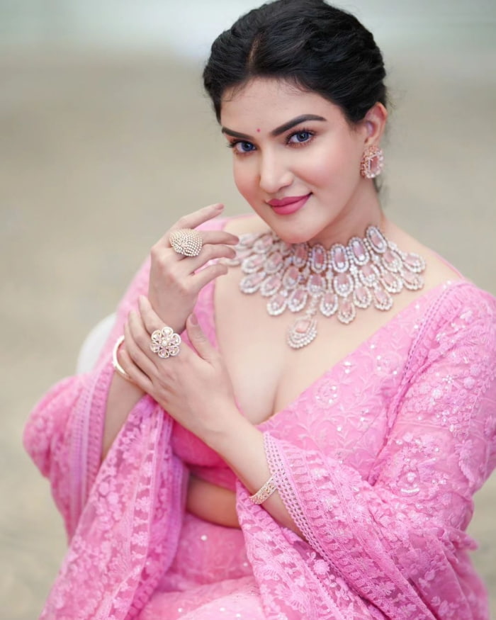 \"Explore the enchanting beauty of Honey Rose through these stunning stills. Discover the latest trending #HoneyRose #GorgeousStills and immerse yourself in her mesmerizing charm. Don't miss out on this captivating visual journey!\"\r\nTrending Hashtags: #HoneyRose #GorgeousStills #CaptivatingBeauty #StunningPhotography #MesmerizingCharm