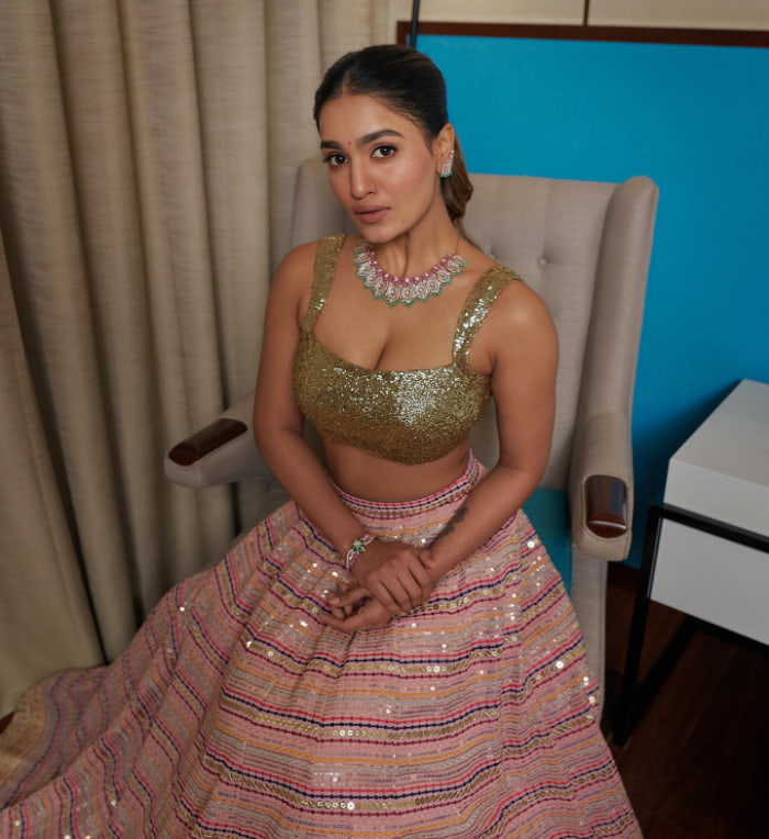 \"Explore the enchanting world of Saniya Iyappan through these mesmerizing stills. Witness the latest trending beauty and elegance with this collection. #SaniyaIyappan #TrendingStills #ElegantPortraits\"