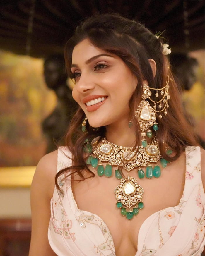 \"Ishita Raj's Stunning Photos: Captivating Images with Latest Trends\"