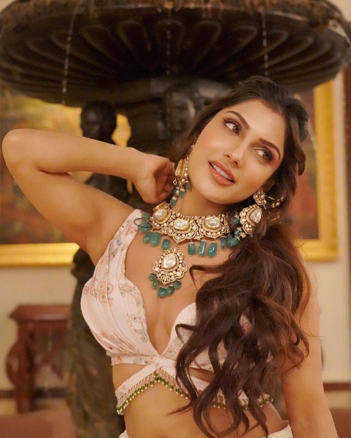 \"Ishita Raj's Stunning Photos: Captivating Images with Latest Trends\"