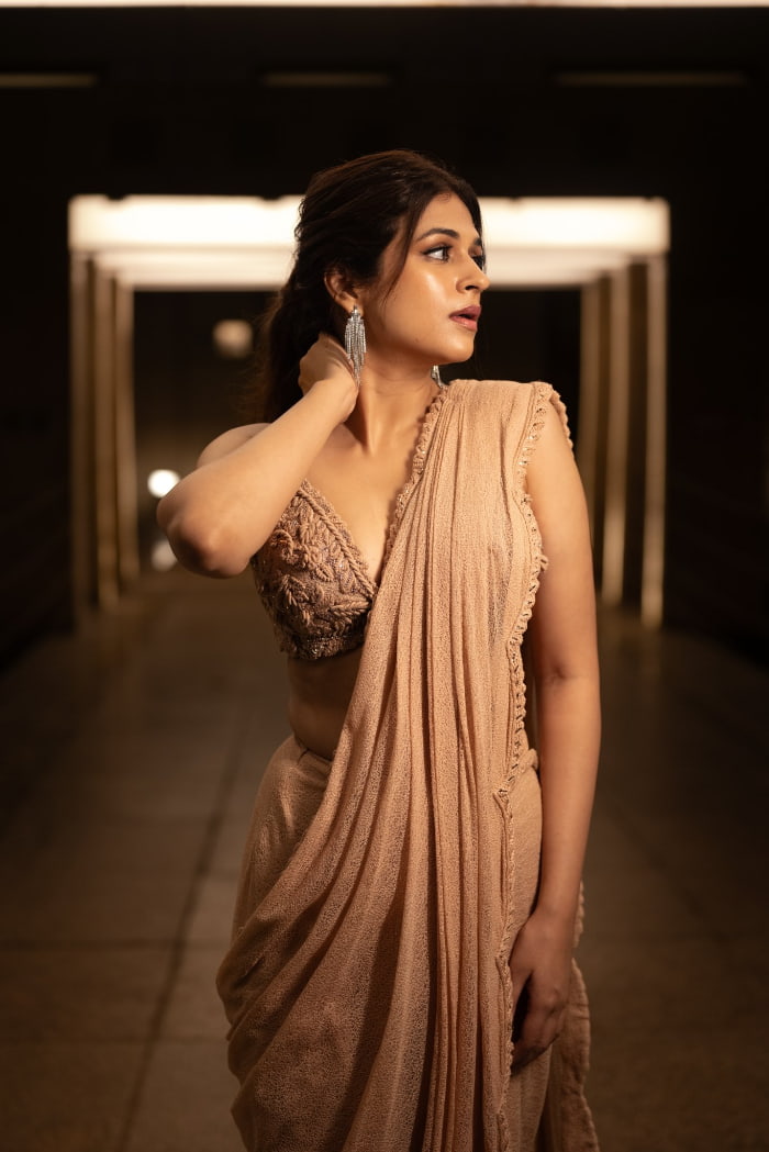 \"Trending Photos: Shraddha Das Sizzles in Stunning Images\"