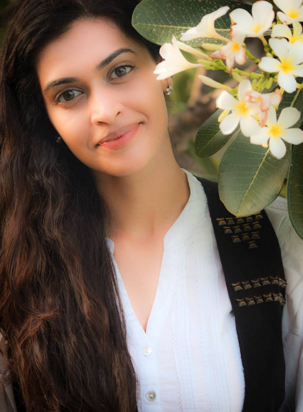 Actress Salony Luthra photoshoot Stills