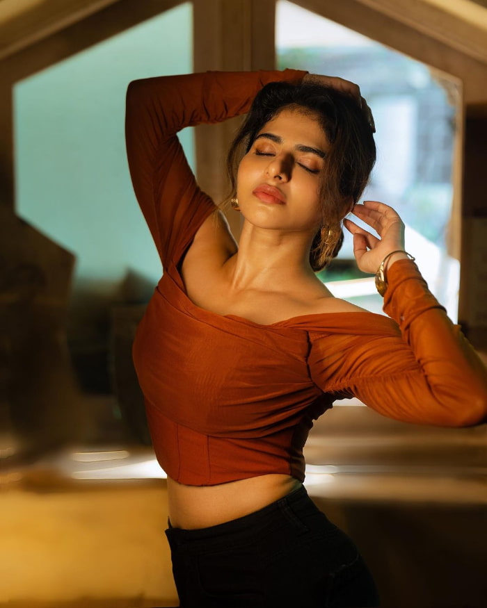 \"Captivating Aiswarya: Stunning Photos to Enchant Your Senses\"