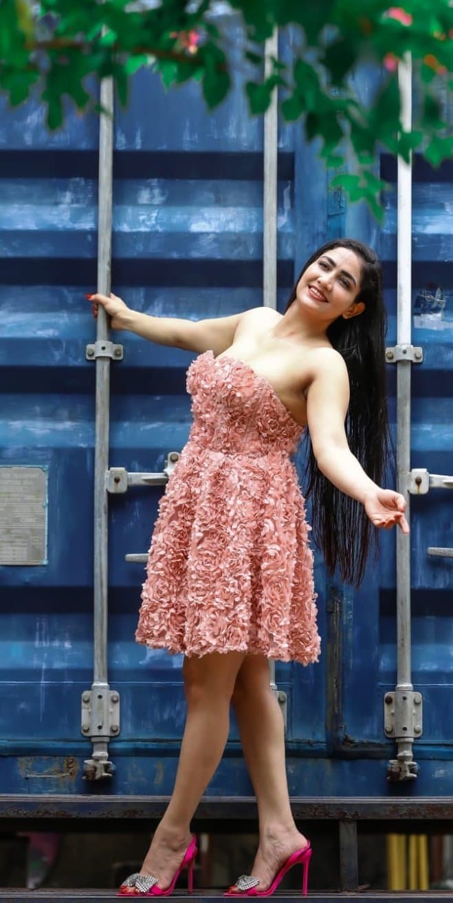  \"Explore the most recent and stunning snapshots of Komal Sharma in this collection. Don't miss out on these trending moments captured beautifully. #KomalSharma #RecentClicks #TrendingPhotos\"