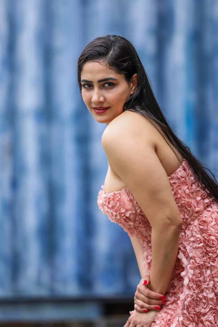  \"Explore the most recent and stunning snapshots of Komal Sharma in this collection. Don't miss out on these trending moments captured beautifully. #KomalSharma #RecentClicks #TrendingPhotos\"