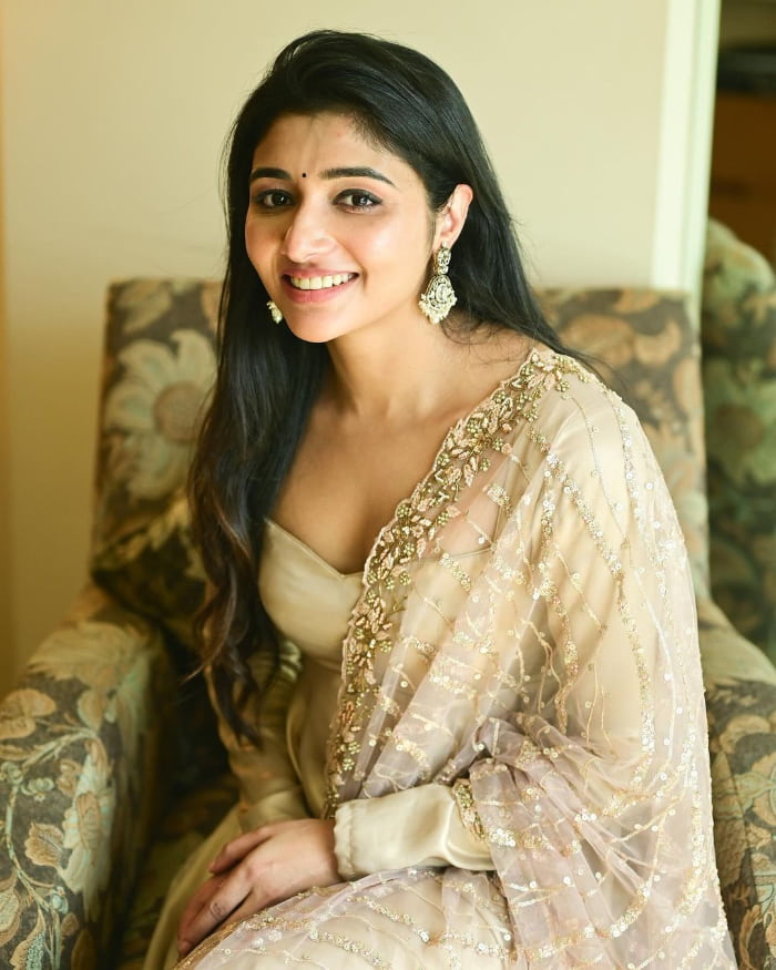  \"Discover the latest and most sizzling images of Mirna Menon that are taking the internet by storm. Don't miss out on these mesmerizing snapshots of the trending sensation! #MirnaMenon #HotPhotos #TrendingImages\"