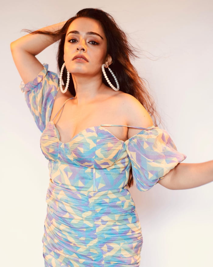 \"Explore stunning and mesmerizing photographs showcasing the beauty of Apoorva Arora. Dive into these captivating visuals capturing her elegance and charm. #ApoorvaArora #Photography #BeautyCaptured\"