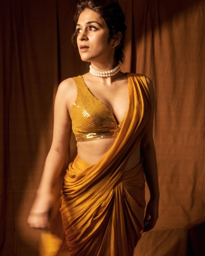 \"Captivating Snapshots of Shraddha Das: A Mesmerizing Gallery\"