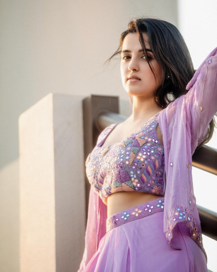 \"Explore mesmerizing photographs capturing Shirley Setia's beauty and talent. Immerse yourself in the world of this talented artist through these captivating stills. #ShirleySetia #Photography #StunningShots #TrendingArtist #VisualArt\"