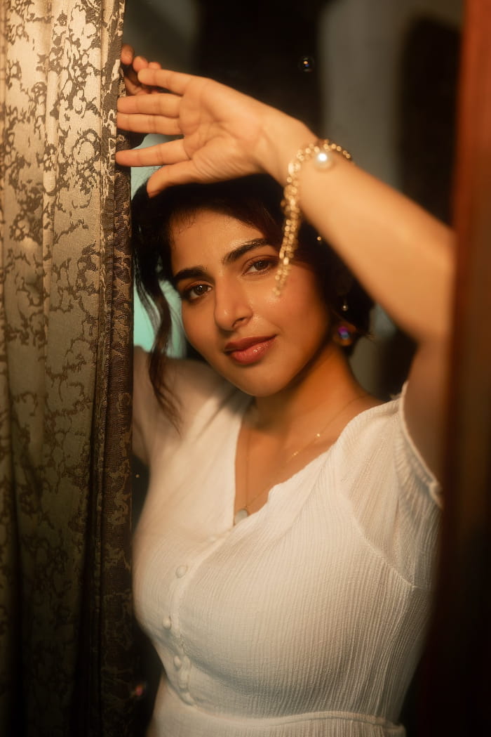 \"Aiswarya's Latest Captivating Moments: Recent Snapshots and Clicks\"