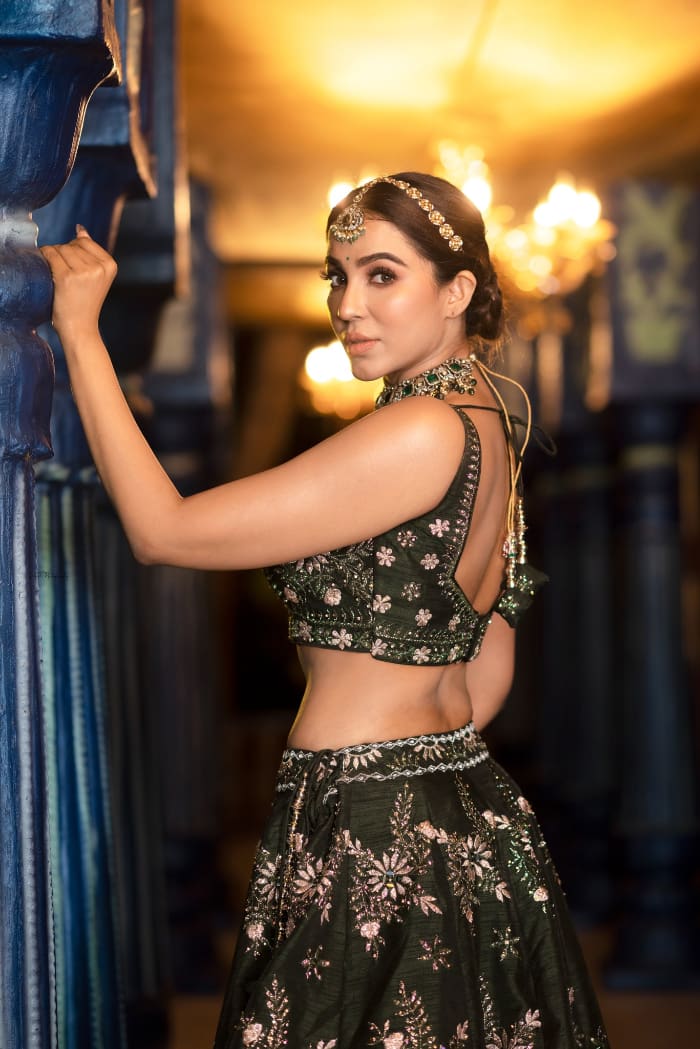 \"Dive into a mesmerizing collection of photos featuring the radiant Parvathy Nair. These captivating images showcase her beauty and charisma, creating a visual delight for fans. Don't miss out on this stunning photoshoot that's taking the internet by storm! #ParvathyNair #Photoshoot #Glamour #Beauty\"