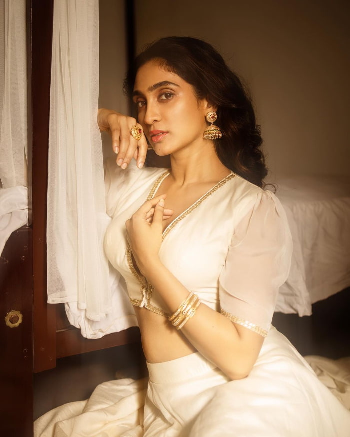 \"Discover mesmerizing visuals of Deepti Sati in these stunning stills. Dive into the world of beauty and elegance captured through the lens. #DeeptiSati #Photography #StunningShots #VisualArt