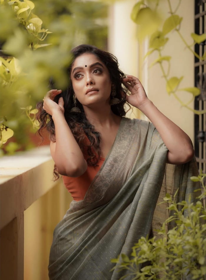 \"Discover the freshest collection of images featuring Abhirami Venkatachalam! Get a glimpse into her latest moments and stunning captures. #AbhiramiVenkatachalam #CelebritySnaps #TrendingGallery\"