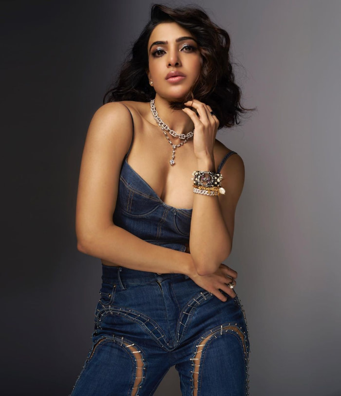 \"Samantha Akkineni's Stunning Visuals: A Sizzle of Glamour and Style\"