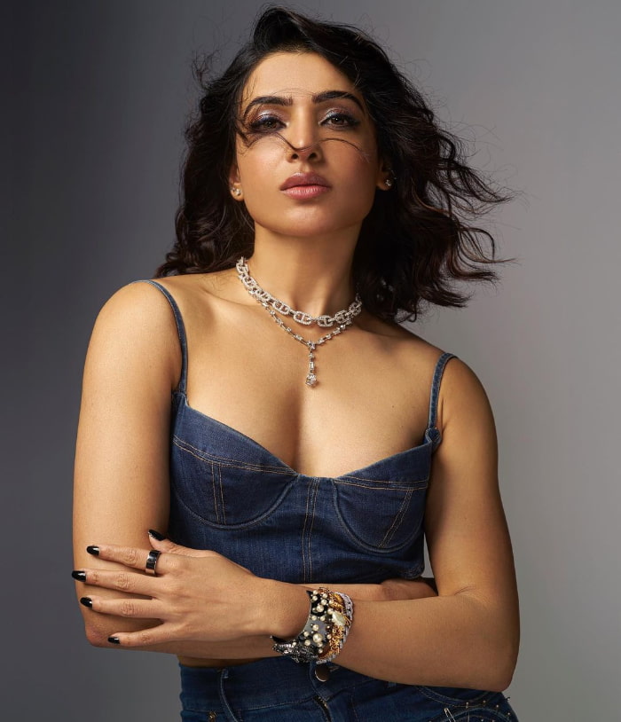 \"Samantha Akkineni's Stunning Visuals: A Sizzle of Glamour and Style\"