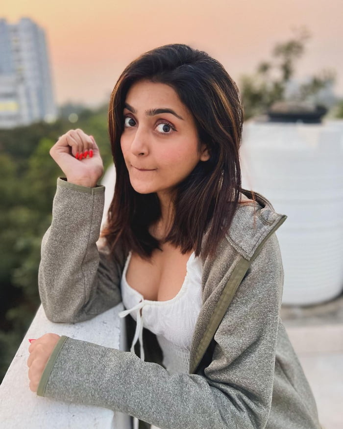 \"Explore mesmerizing images of Avantika Mishra showcasing her timeless beauty and charisma. These stunning stills capture her elegance in the latest trends, offering a glimpse into her captivating persona. #AvantikaMishra #TrendingPhotos #CelebrityStyle\"