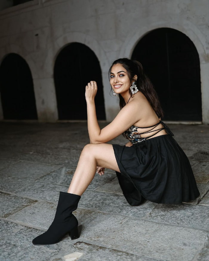 \"Explore stunning photographs showcasing the beauty of Divi Vadthya in a mesmerizing collection. Discover the charisma of this talented individual through captivating visuals and artistic portraits. #DiviVadthya #PortraitPhotography #VisualStorytelling\"