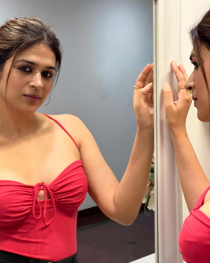  \"Captivating Moments: Stunning Snapshots of Shraddha Das That Will Mesmerize You!\"